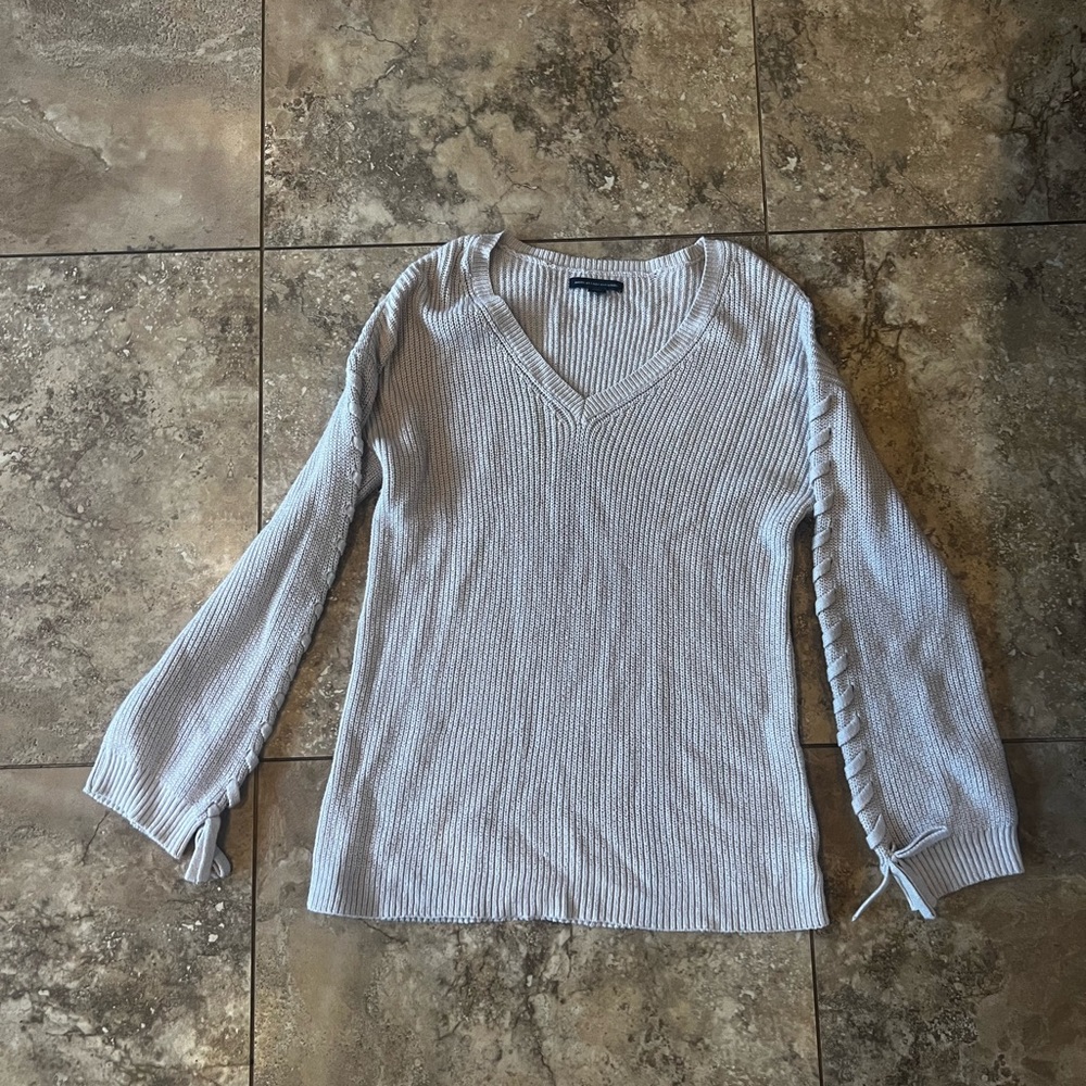 Cream American Eagle tie sleeve sweater!